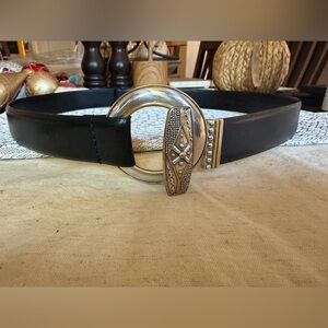 Chicos women’s black leather belt gold and silver buckle Sz S/M